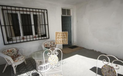 A village house in Altea la Vella on 2 floors with several terraces.
